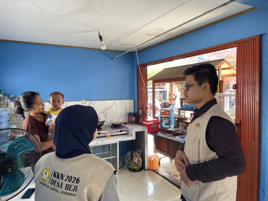 MENDORONG UMKM DESA BEJI, TIM KKN UNSOED GELAR PENDAMPINGAN DOOR-TO-DOOR SOAL KEUANGAN HINGGA BRANDING