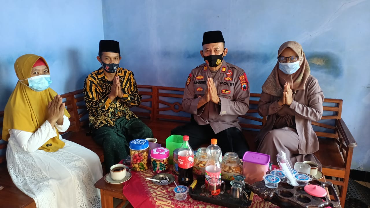 KUNJUNGAN SILATURAHMI KAPOLSEK BANJARMANGU